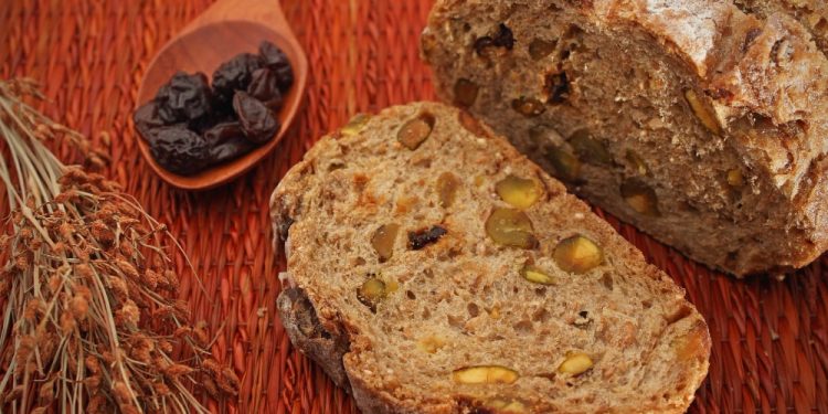 zoete rozijnenbroodjes met kardemom