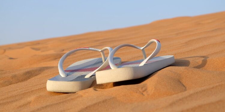 slippers op zand