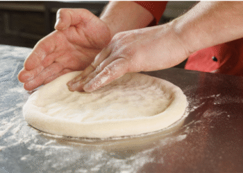 Zelf pizza maken? Begin met het juiste deeg