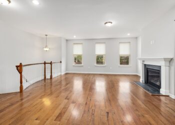 Nieuwe vloer voor in huis? Praktische tips voor een strakke en slijtvaste basis